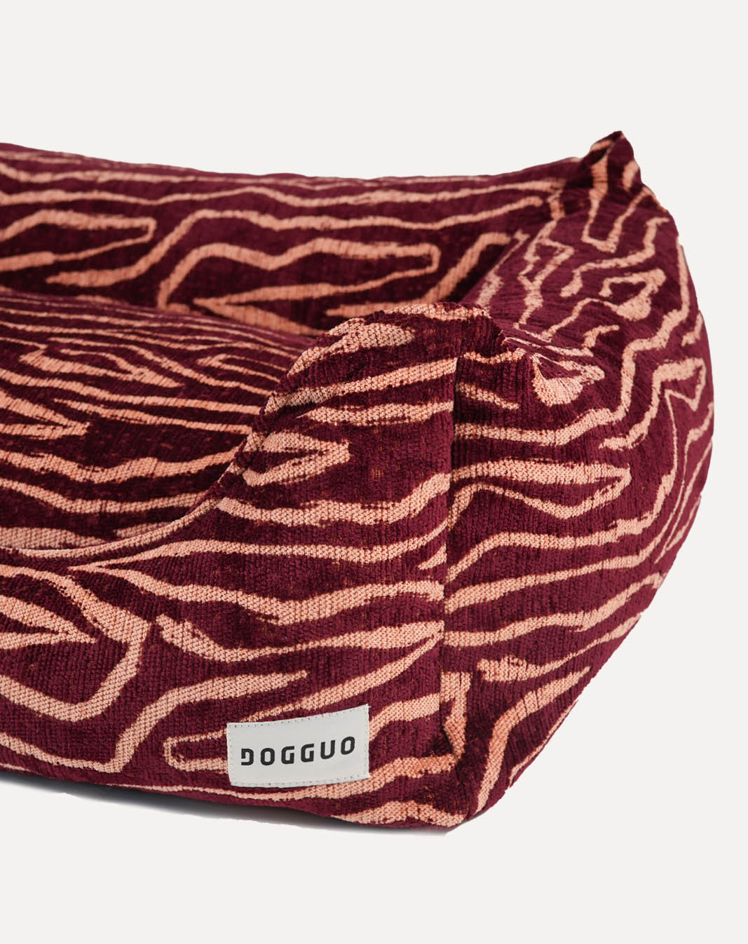 DOGGUO Ethnic sofa hondenmand - Bordeaux/Perzik - detailaanzicht