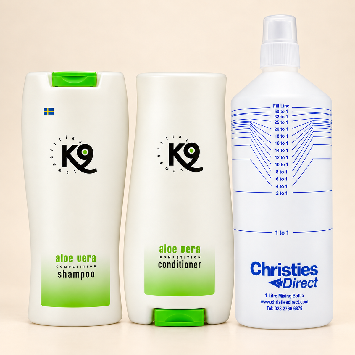 K9 Aloe Vera Waspakket Labradoodle – Shampoo, Conditioner & Mengfles op een rustige warme crème studioachtergrond